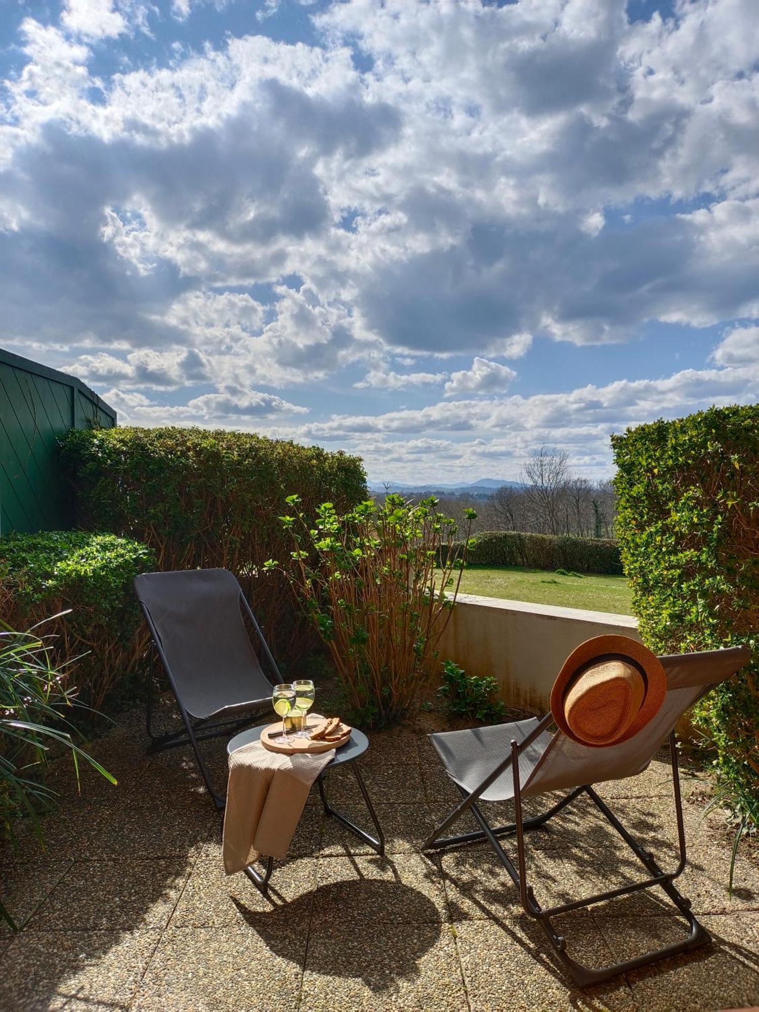 T1 Bis Avec Piscine Vue Golf Et Montagnes Apartment Arcangues Bagian luar foto