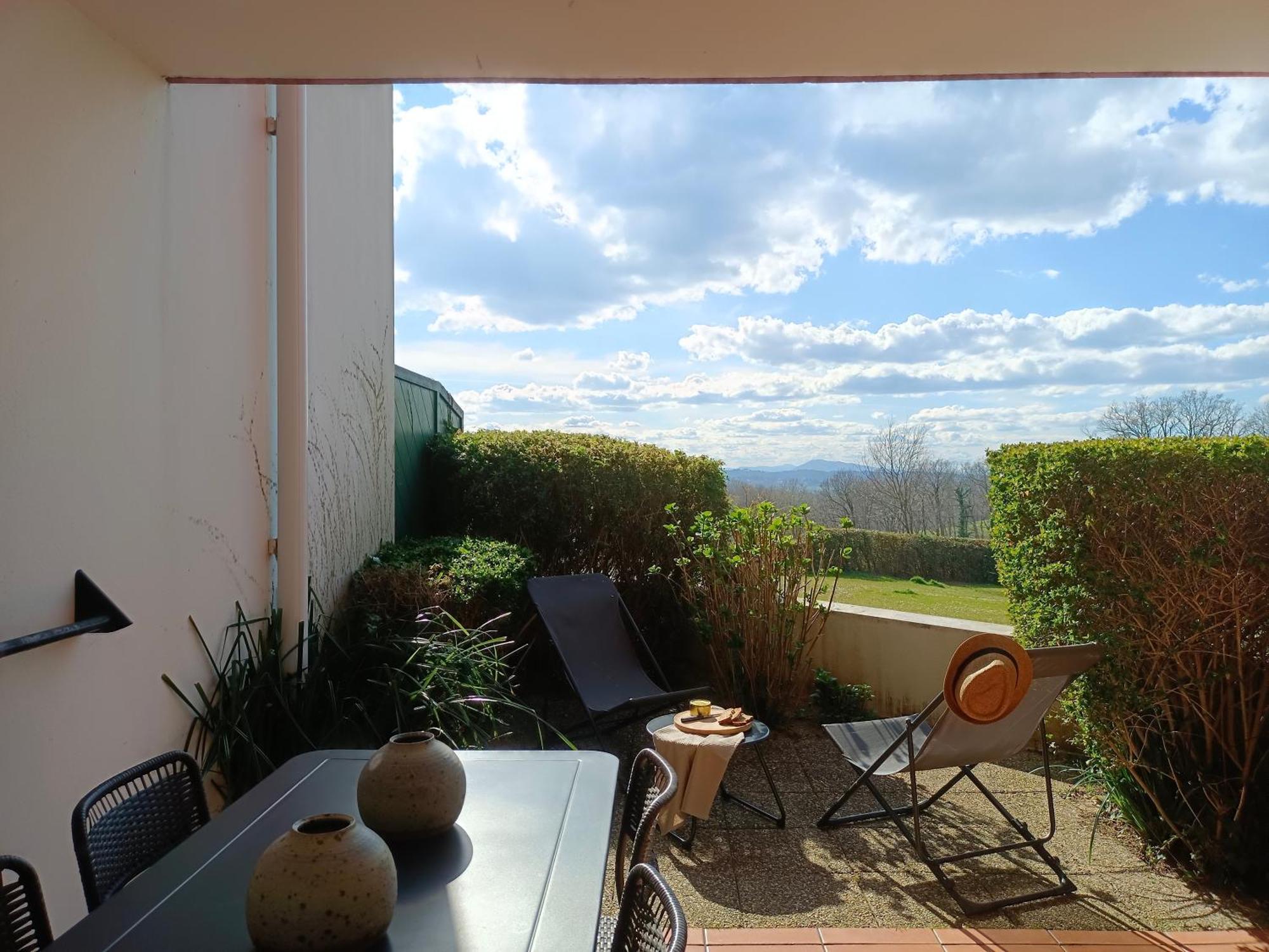 T1 Bis Avec Piscine Vue Golf Et Montagnes Apartment Arcangues Bagian luar foto