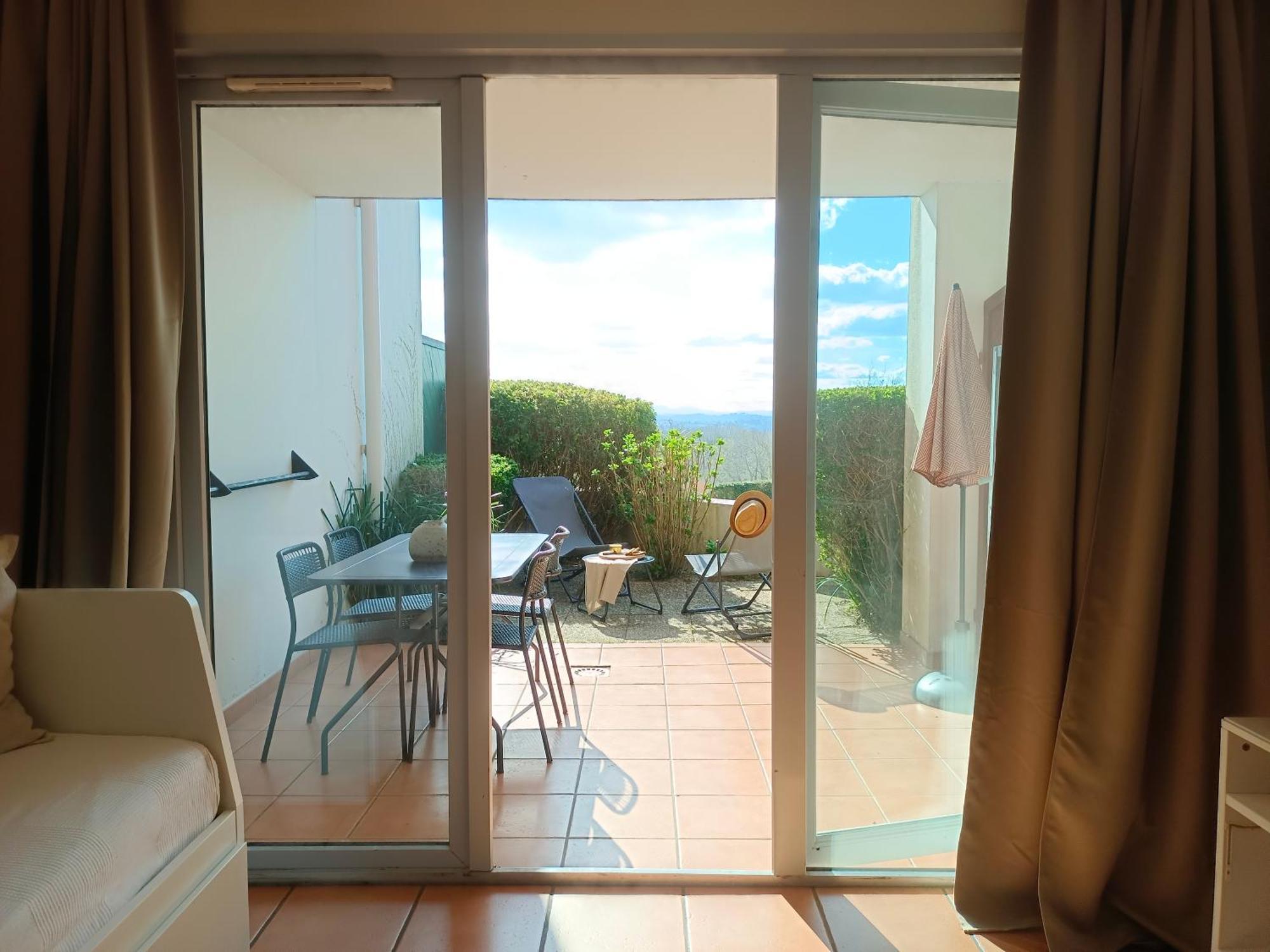 T1 Bis Avec Piscine Vue Golf Et Montagnes Apartment Arcangues Bagian luar foto